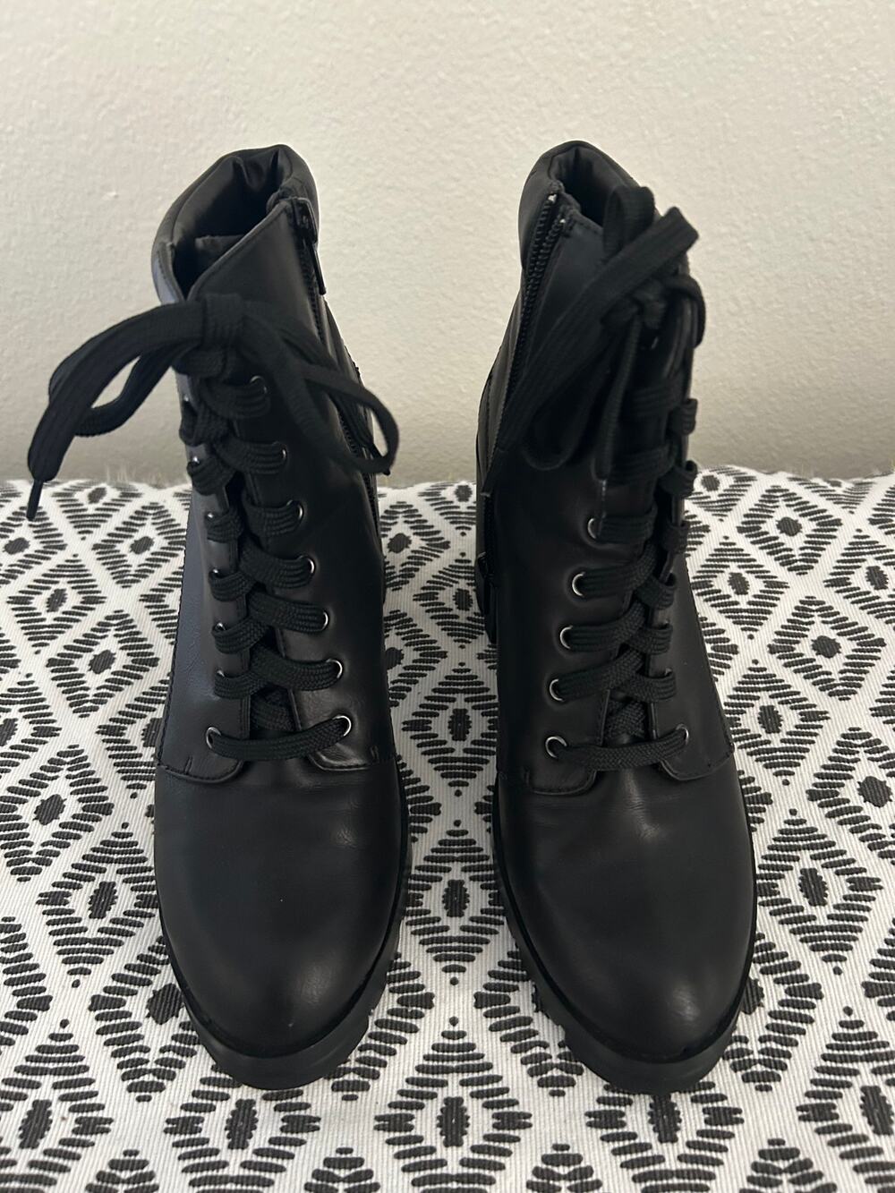 ABOUND BLACK CHUNKY COMBAT LACE UP BOOTS SIZE 8.5